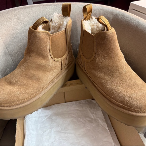 UGG Women’s Platform Chelsea Boots in Chestnut Tan - Picture 2 of 5